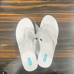 OKA b. Women's Kylie Salt White Healed Sandals